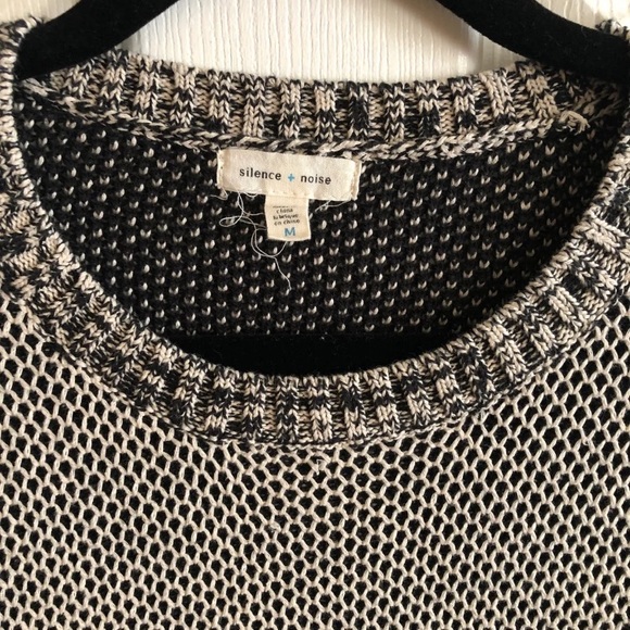 Silence & Noise long sleeve crop top - Picture 2 of 3